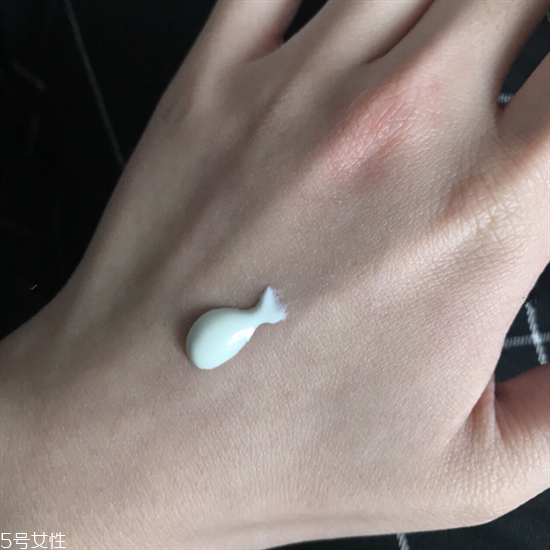 安耐曬和娜麗絲哪個好 安耐曬防曬和娜麗絲防曬區別對比