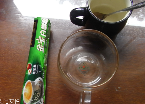 白咖啡是什么顏色？白咖啡是白色嗎？