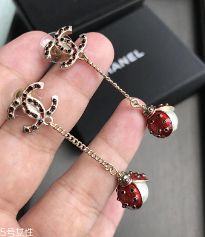 耳環戴不進去怎么辦？耳環戴不進去解決方法