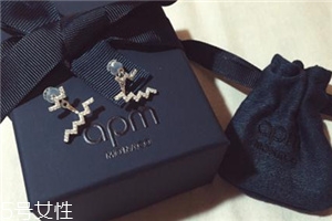 耳釘有血跡怎么清洗？耳釘上的血跡用什么洗？