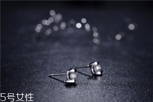 耳釘扣太緊怎么辦？耳釘扣太緊怎么取下來？