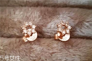 耳釘變黃怎么清洗？耳釘變黃了怎么辦？