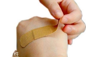 創(chuàng)可貼會(huì)留疤嗎？創(chuàng)口貼貼了能不留疤嗎？
