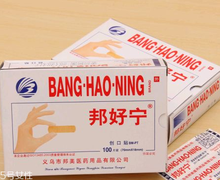 創可貼和肉連著怎么辦？創可貼連著肉怎么處理？