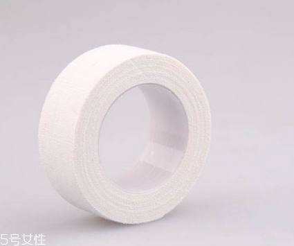 醫用膠布留下的膠痕怎么去除？