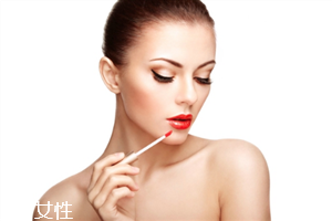 涂完口紅嘴唇內側發白怎么回事 涂口紅嘴唇內側發白原因