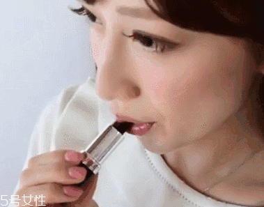 劣質口紅對嘴唇的危害 怎樣區分劣質口紅