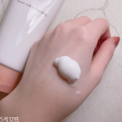 卸妝乳可以當(dāng)洗面奶用嗎？卸妝乳當(dāng)洗面奶用可以嗎？