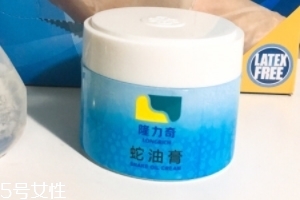蛇油膏治腳氣嗎？腳氣可以用蛇油膏嗎？