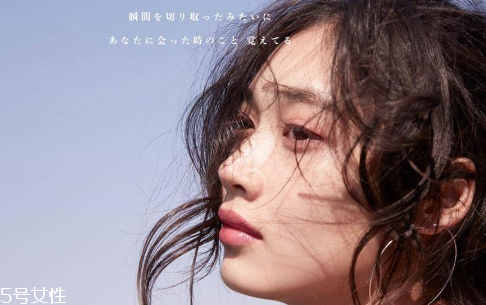 涂完口紅嘴唇內側發白怎么回事 涂口紅嘴唇內側發白原因