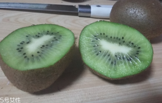 綠心獼猴桃硬的能吃嗎？硬的綠心獼猴桃能吃嗎？