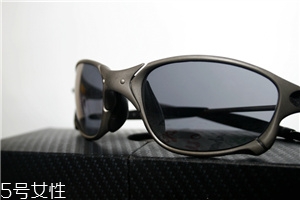 oakley是奢侈品牌嗎？歐克利屬于奢侈品嗎？