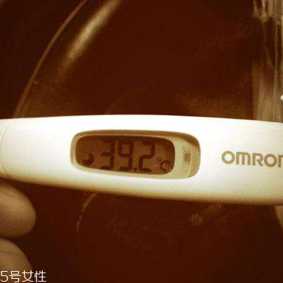 體溫計是熱脹冷縮嗎？體溫計原理