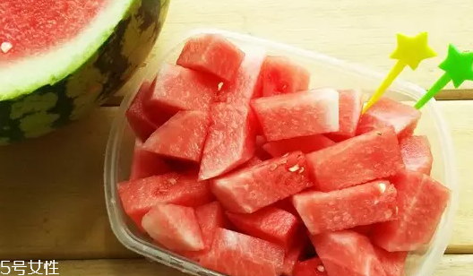 西瓜汁怎么洗掉？怎樣避免西瓜汁弄臟衣物？