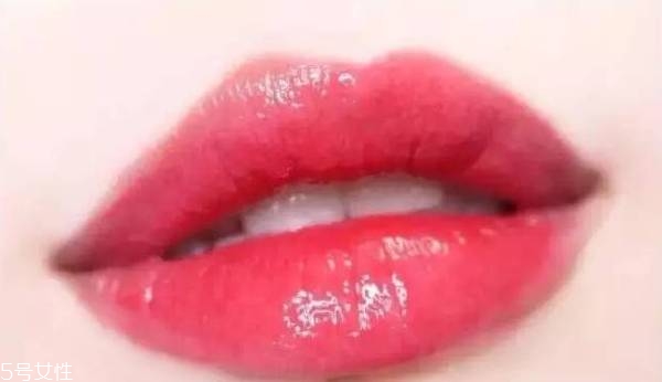 ysl唇釉105和12的區(qū)別 圣羅蘭ysl唇釉105和12哪個好看