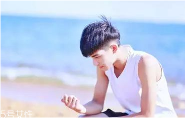 男生夏天適合剪什么發型 2018男生流行發型短發