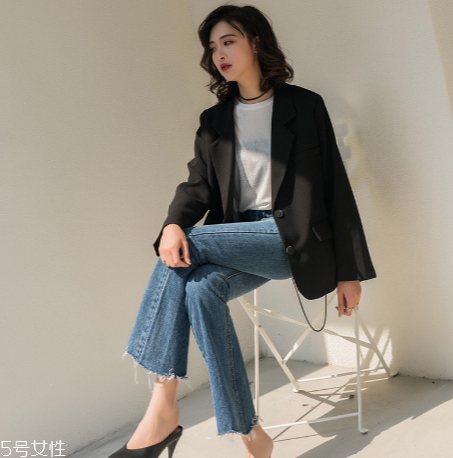喇叭褲怎么搭配顯腿長？喇叭褲怎么穿顯高？