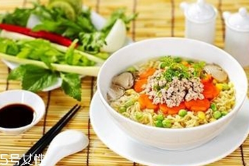 方便面加牛奶好吃嗎？牛奶方便面是黑暗料理嗎？