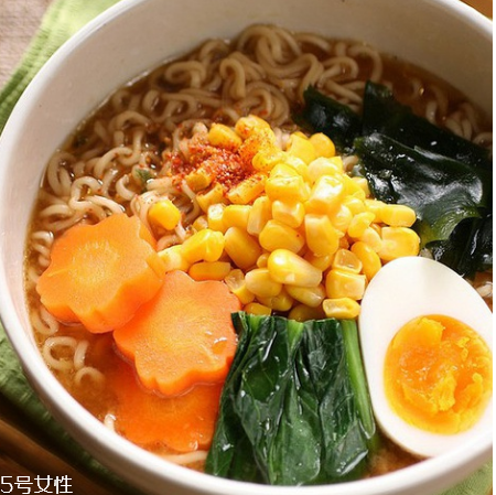 方便面加牛奶好吃嗎？牛奶方便面是黑暗料理嗎？
