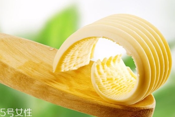 黃油可以直接抹頭發嗎 黃油抹頭發的功效