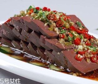 雞血弄衣服上了怎么辦？雞血洗得干凈嗎？