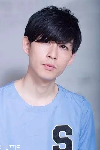 男生黑發發型怎么做洋氣 男生黑發發型2018最新潮圖片