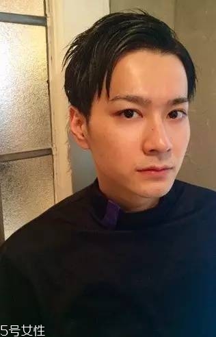 男生黑發發型怎么做洋氣 男生黑發發型2018最新潮圖片