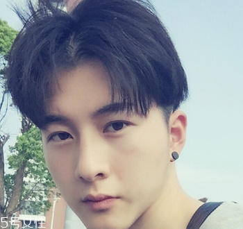 男生黑發發型怎么做洋氣 男生黑發發型2018最新潮圖片