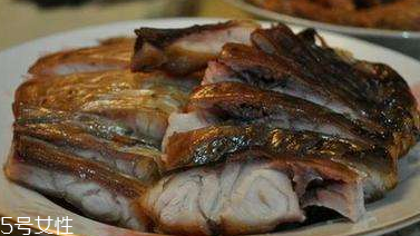 青魚能做魚干嗎？青魚怎么做成魚干？