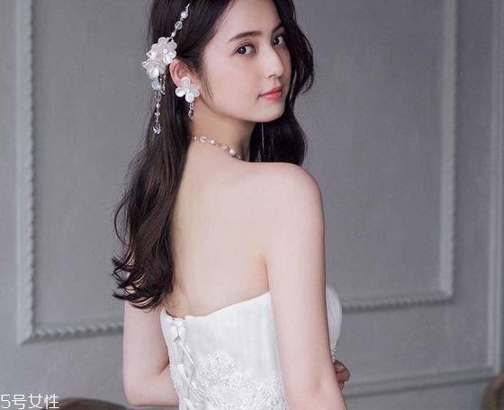中長發丸子頭怎么扎有精神 夏日中長發1分鐘整理術