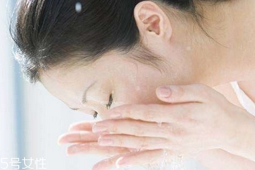 敏感肌能用煙酰胺嗎？煙酰胺過敏肌可以用嗎？