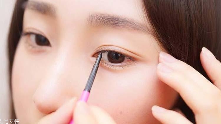 錦鯉眼妝怎么畫 創意錦鯉眼妝畫法分解