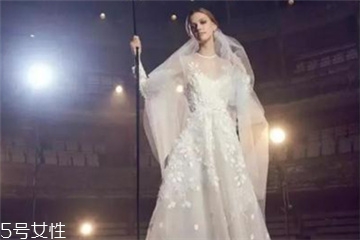 婚紗什么顏色好？婚紗買哪種顏色好？