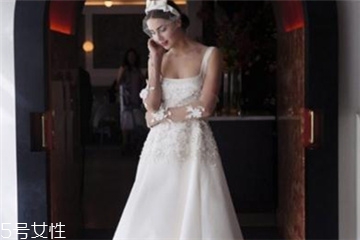 婚紗里面穿什么內衣？婚紗里面怎么穿內衣？
