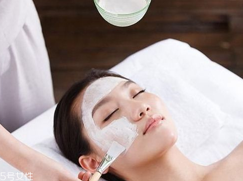 干皮臉上掉皮怎么辦？臉特別干脫皮怎么辦？