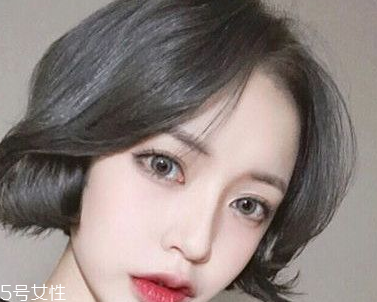 哪種顏色的頭發顯皮膚白 染什么顏色頭發顯皮膚白