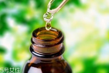 油皮能用精油嗎？精油適合油皮用嗎？