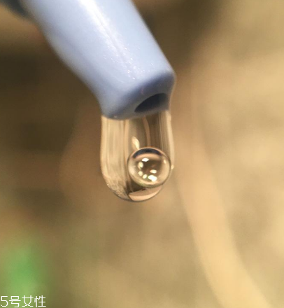 油皮能用精華嗎？油性皮膚能用精華液嗎？