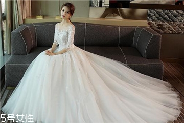 婚紗里面穿絲襪嗎？穿婚紗要穿絲襪嗎？