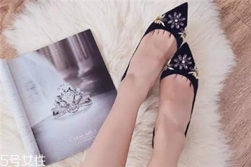 婚鞋可以穿黑色嗎？婚鞋穿黑色好嗎？