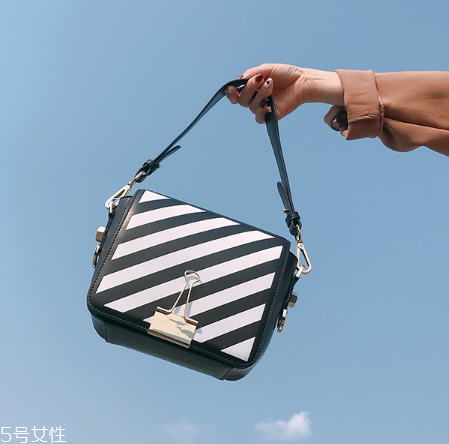 微胖女生背什么包包？微胖女生適合什么包包？