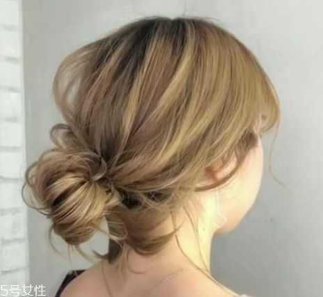 低發髻怎么盤發好看 洋氣不老氣的低發髻盤發