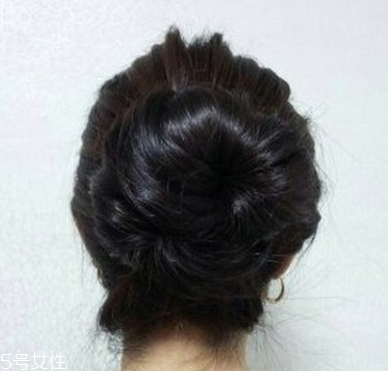 發量少簡單隨意丸子頭教程 發量少也能hold住的丸子頭