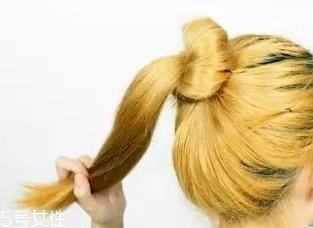發量少簡單隨意丸子頭教程 發量少也能hold住的丸子頭
