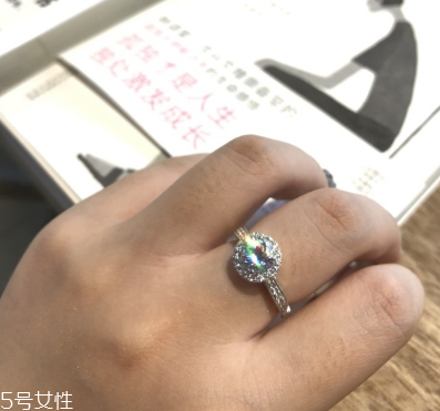 鉆戒是鉑金好還是18k金好？鉆戒買鉑金還是18k金？