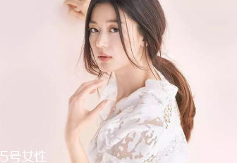 夏天綁什么頭發好看 吸睛又時尚的夏日綁發