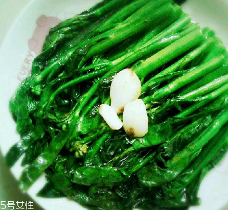 芥蘭炒飯怎么做？雞蛋怎么做成蛋炒飯？