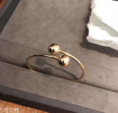 手鐲可以戴兩只手嗎？手鐲可以兩只手同時戴嗎？