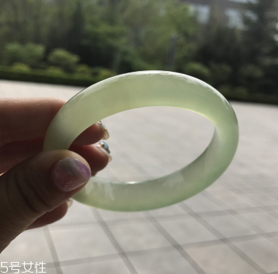 手鐲對身體有好處嗎？手鐲有哪些好處？