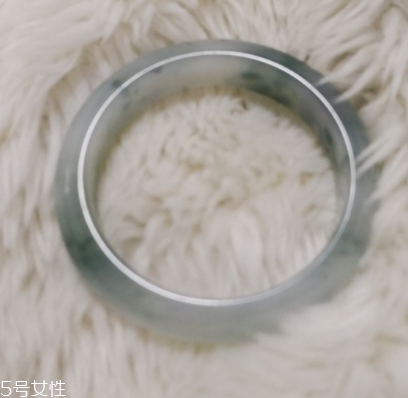 手鐲什么顏色好看？手鐲買哪種顏色好？
